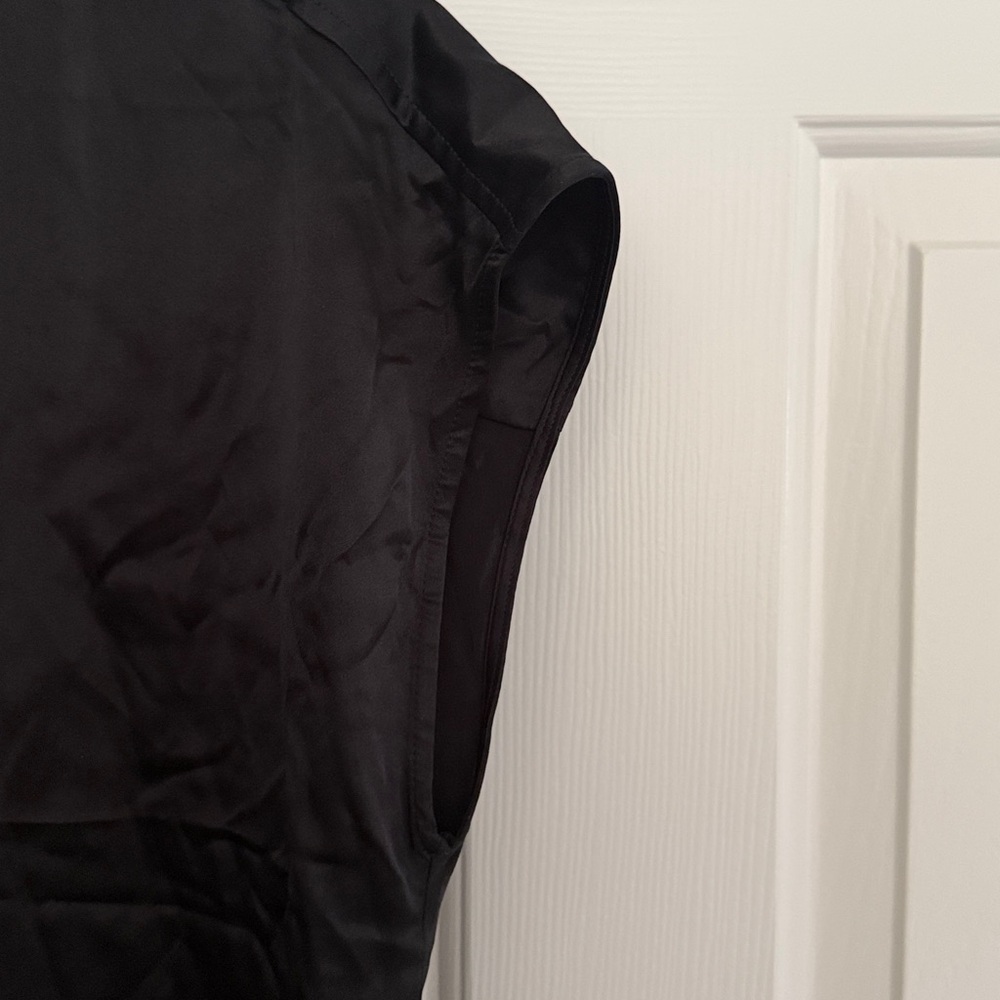 Banana Republic 100% Silk Black Cap Sleeve Quarter Button Blouse. Size SP - Picture 5 of 7